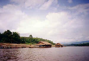 Mekong River, Houisai, Bokeo Province, Laos  (7.3 K)