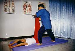 Ancient Thai Massage, Chiang Mai, Northern Thailand (Siam Sun Tours, Chiang Mai, Northern Thailand) cnx061_3.jpg (9125 Byte)